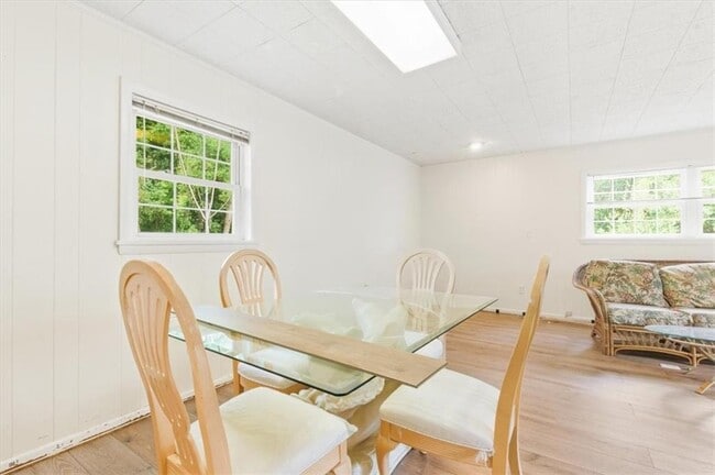 Building Photo - 704 Fort King George Dr