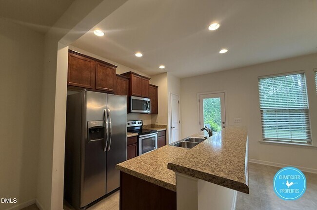 Building Photo - 49 E Grove Point Dr