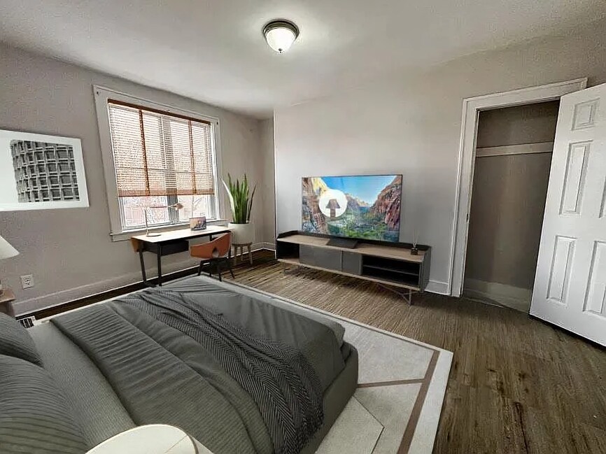 Building Photo - 419 King St