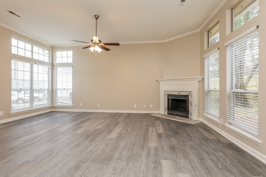 Building Photo - 107 Northlake Dr