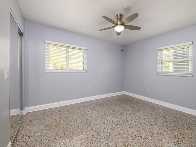 Building Photo - 907 Hillside Terrace