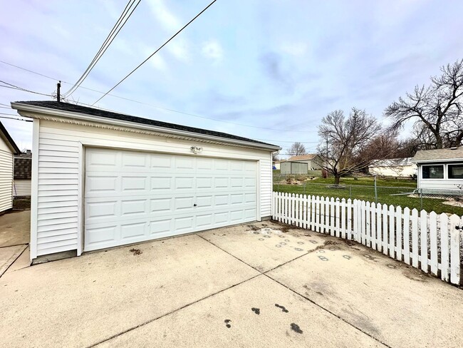 Building Photo - 3 Bedroom House in Sioux Falls!