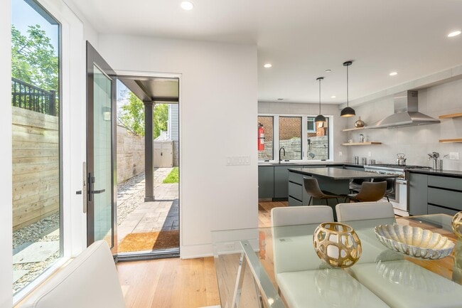 Building Photo - 103 17th St SE