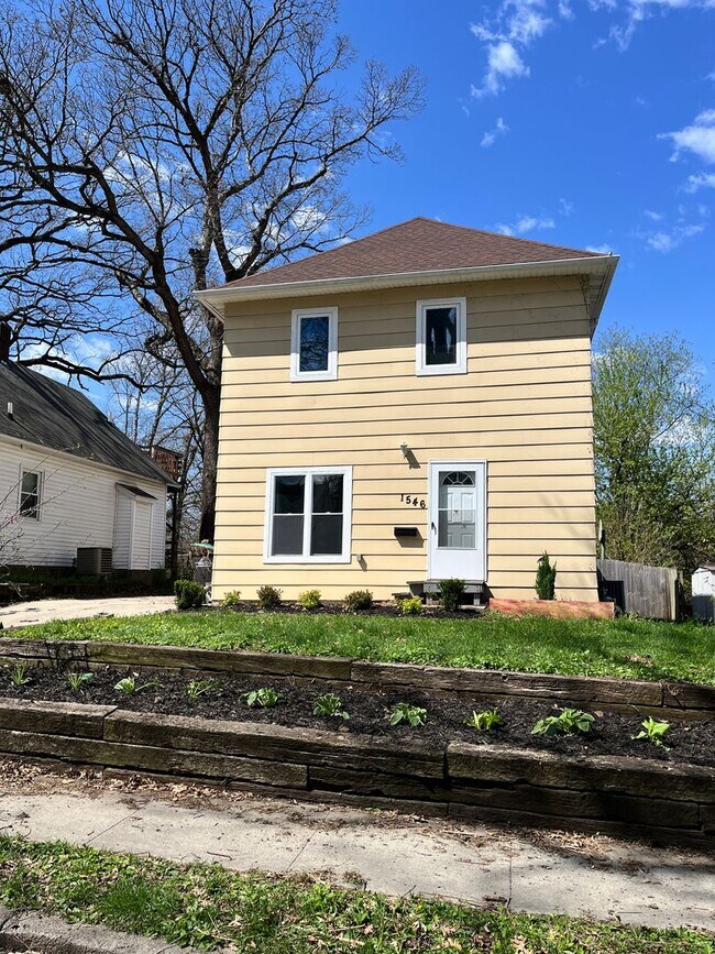 Building Photo - Stunning 4 Bed Home