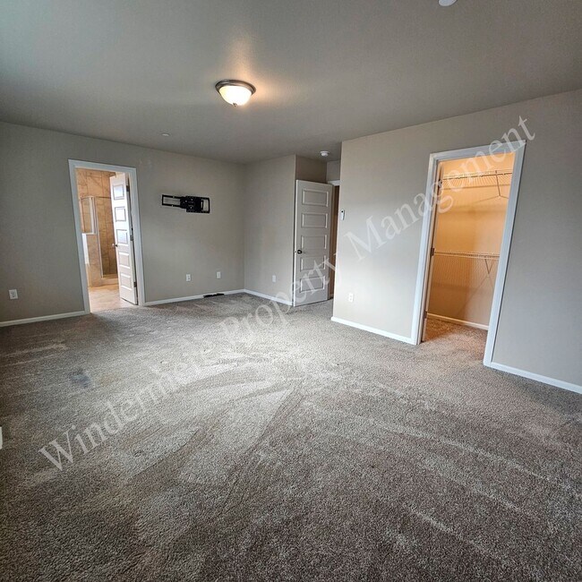 Building Photo - Spacious 4 Bedroom Home with Gas Fireplace, Office Space & 2-Car Garage!