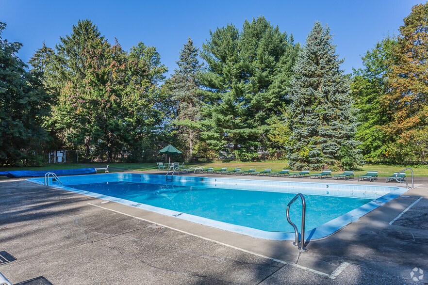 Wynwood Apartments 6700 Larchmont Dr Mayfield Heights OH 44124