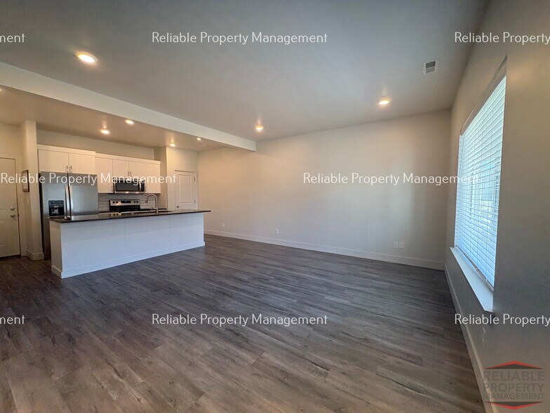 Building Photo - 148 S Emery Ln