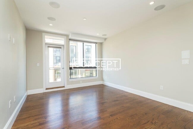 Building Photo - 339 D St