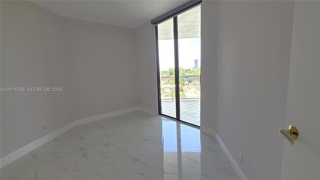 Building Photo - 3610 Yacht Club Dr