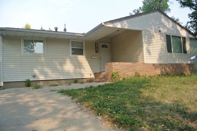 Primary Photo - 3 Bedroom House!