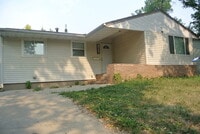 Building Photo - 3 Bedroom House!