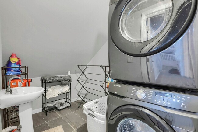 Building Photo - 763 Route 9W-SI ID1466556P