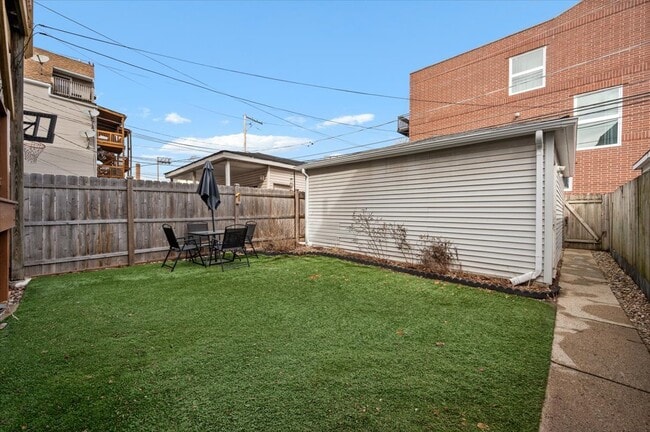 Building Photo - 2939 N Ashland Ave