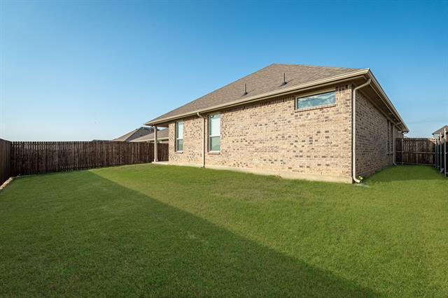 Building Photo - 2205 Redwing Dr