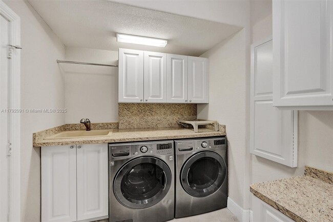 Building Photo - 7607 NW 127th Manor