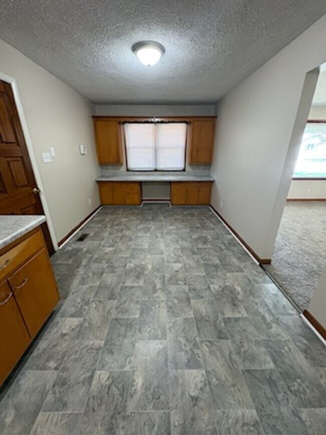 Building Photo - 827 N Alvord Blvd