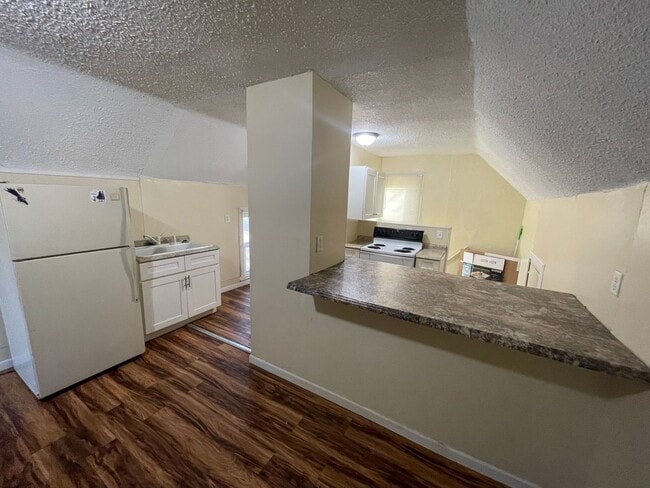 Building Photo - 1591 Plainfield Ave NE