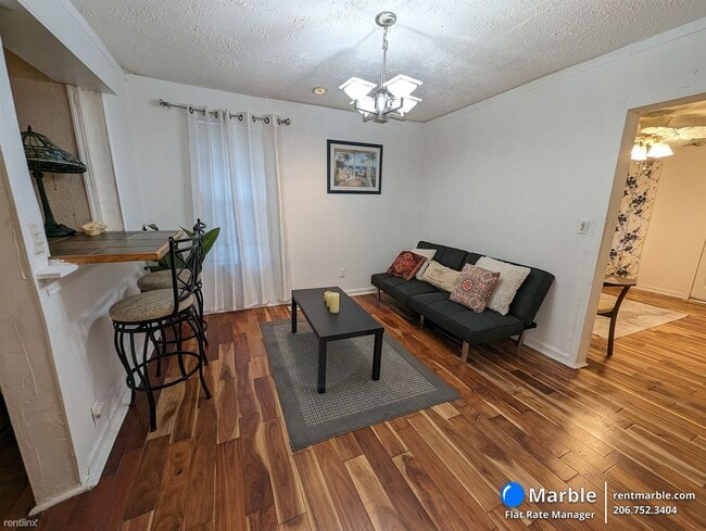 Building Photo - 2 br, 1 bath House - 849 W Brevard St
