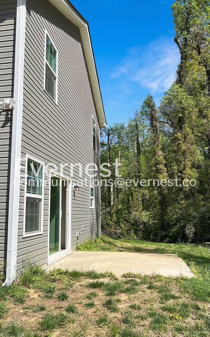 Building Photo - 133 Stilwell Oaks Cir