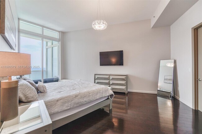 Building Photo - 15901 Collins Ave