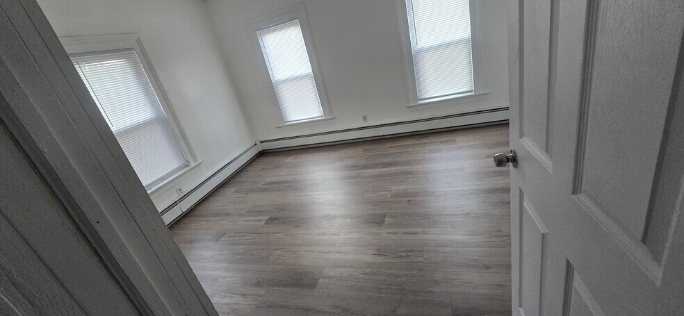 Master bedroom - 220 Martin St