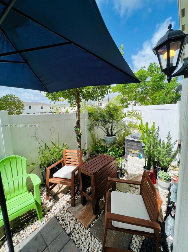 Building Photo - 711 SW 11th St