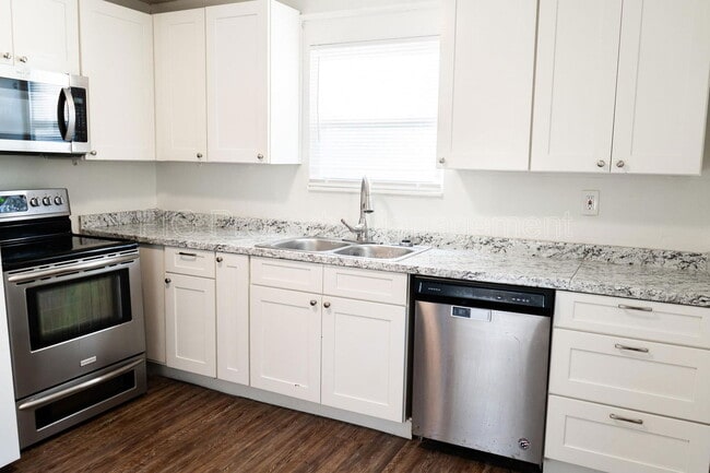 Building Photo - 2638 Dexter Ln