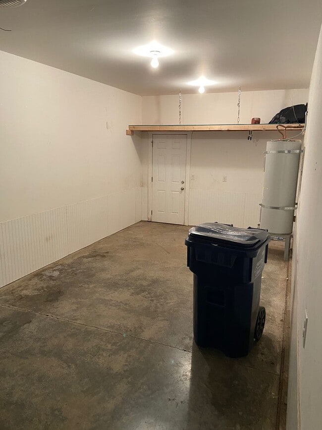 Building Photo - 804 Freda Ave