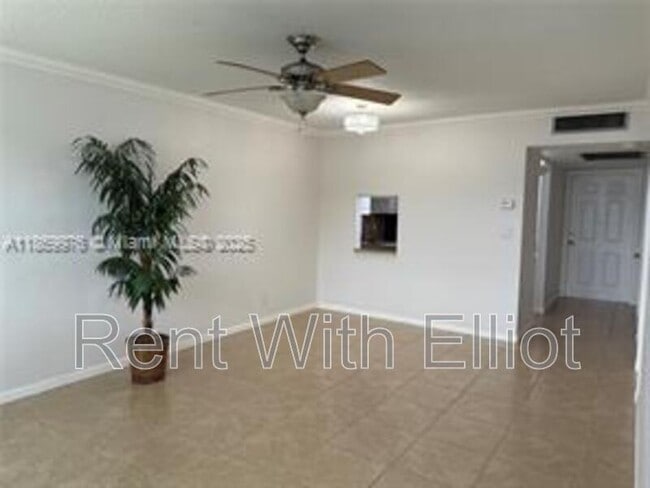 Building Photo - 2223 Park Ln