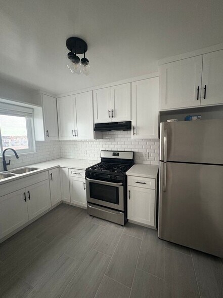 Building Photo - 7254 Hollywood Blvd