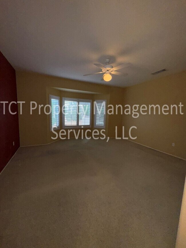 Building Photo - 3 Bedroom Home in 55+ Community in Surprise