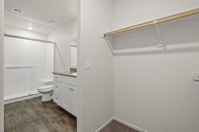 Building Photo - Modern 3 Bedroom Town House near Exploration Peak Park