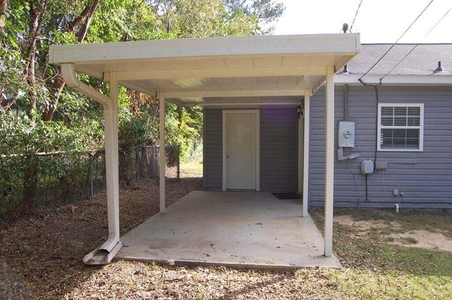 Building Photo - 111 Smallridge St