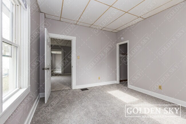 Building Photo - 230 Kinsey St