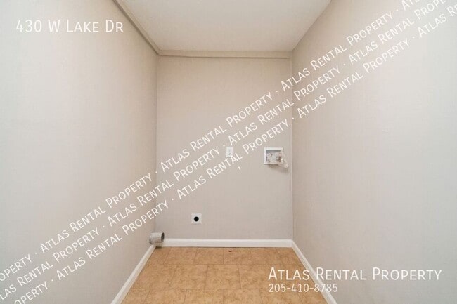 Building Photo - 430 W Lake Dr