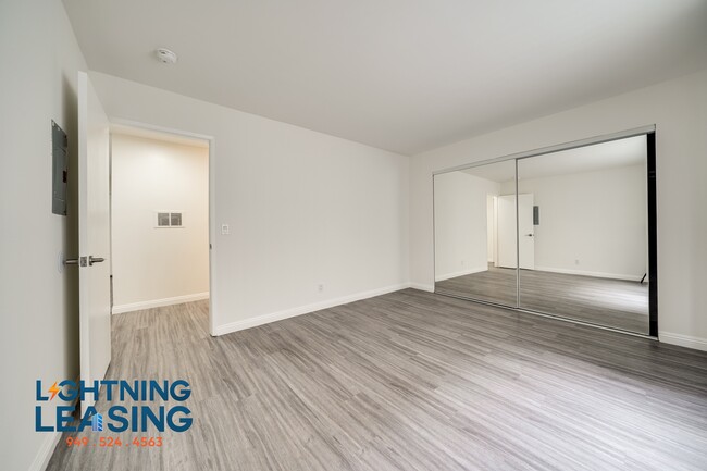 Building Photo - 5121-5125 Klump Ave