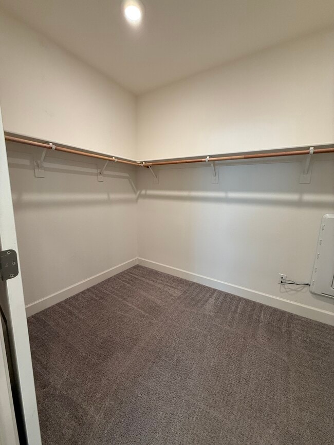 Building Photo - 2324 Henri Ln