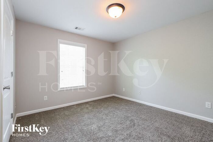 Building Photo - 6267 Cove Creek Dr