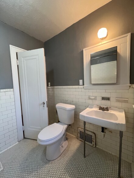 Building Photo - 17611 Winslow Rd