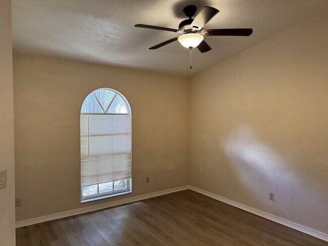 Building Photo - 12303 Londonderry Ln