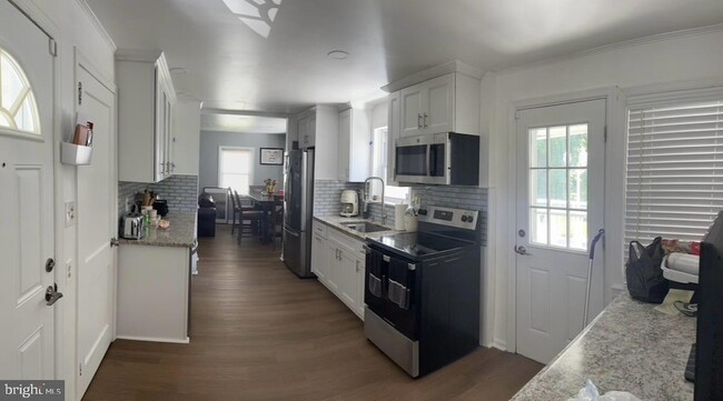 Building Photo - 130 Harper Ave