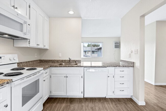 Building Photo - 1356 Monte Vista Ave