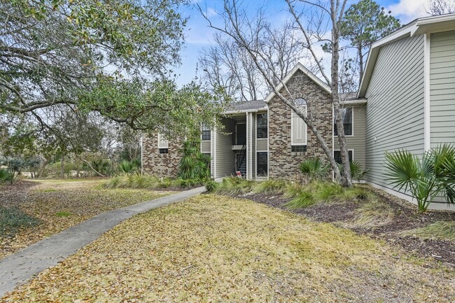 Building Photo - 1878 Montclair Dr