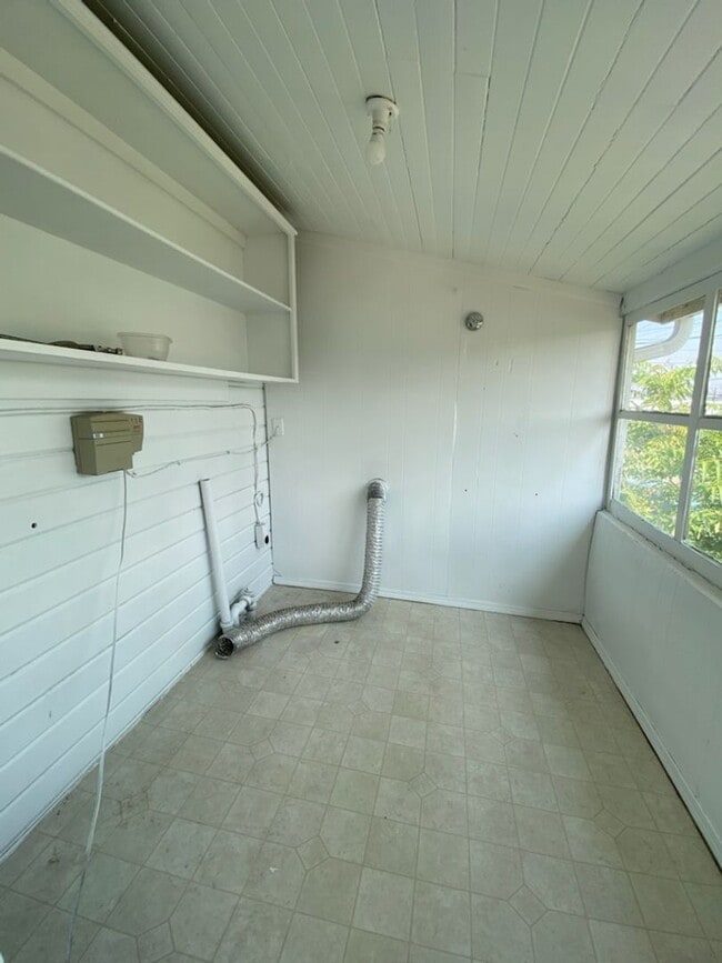 Building Photo - Charming 3 bed/1 bath home!