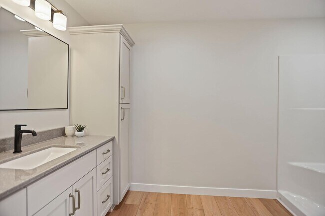 Building Photo - 614 6th St NW