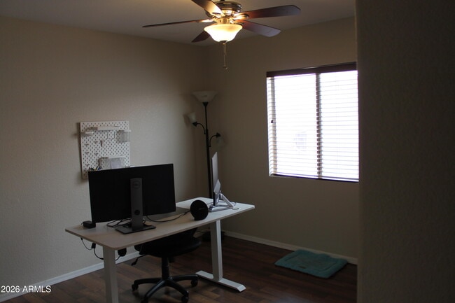 Building Photo - 740 W Baylor Ln