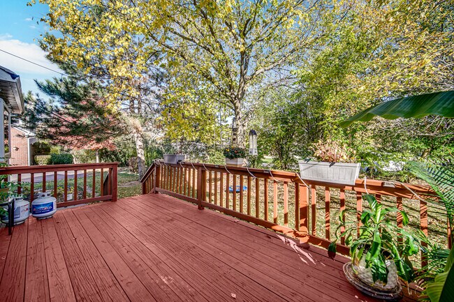 Building Photo - 436 W Parkside Dr