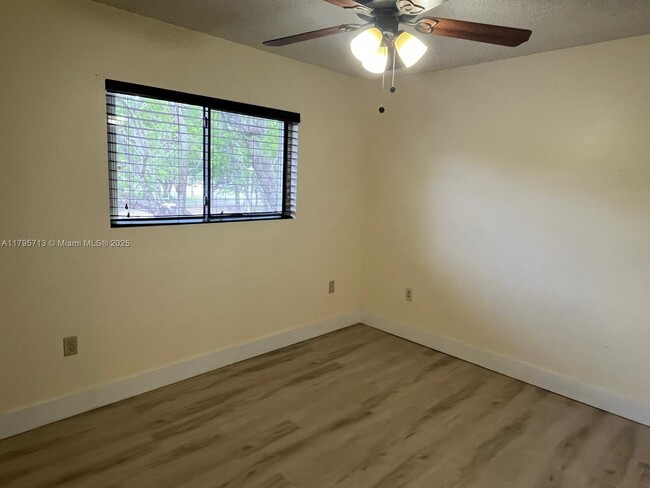 Building Photo - 9491 Palm Cir N