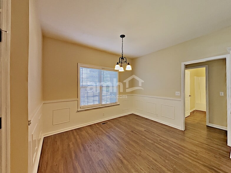 Building Photo - 4002 Greentree Ct