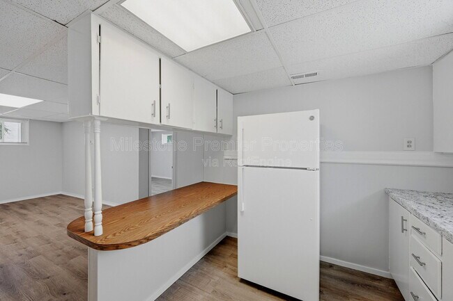 Building Photo - 310 S Barrett Ave